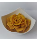 Rozkvitnutá ruža v keramike