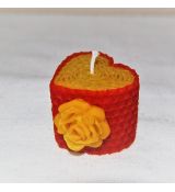 Srdiečková sviečka s kvetinkou v krabičke (s ružou)